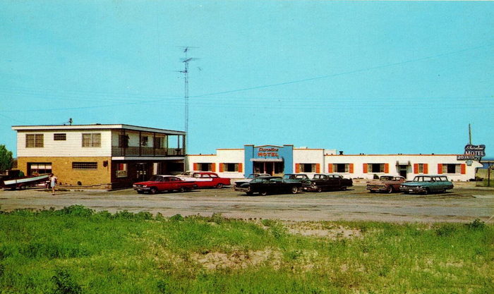 Snyders Shoreline Inn (Shoreline Motel) - Old Postcard